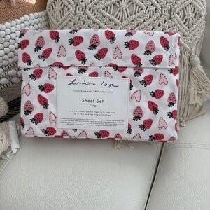 London Kaye Strawberry Sheet Set